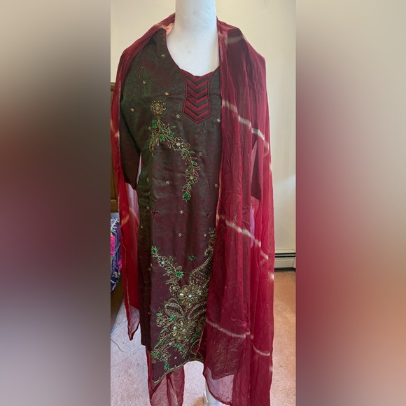 Rich Maroon Silk Salwar Suit with Heavy Embroidery – Size S - Picture 9 of 11